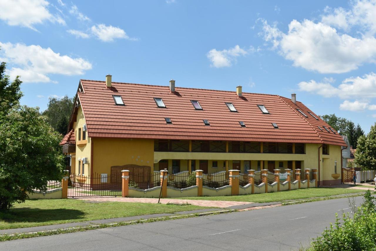 Lagom Apartman Gyula Exterior photo