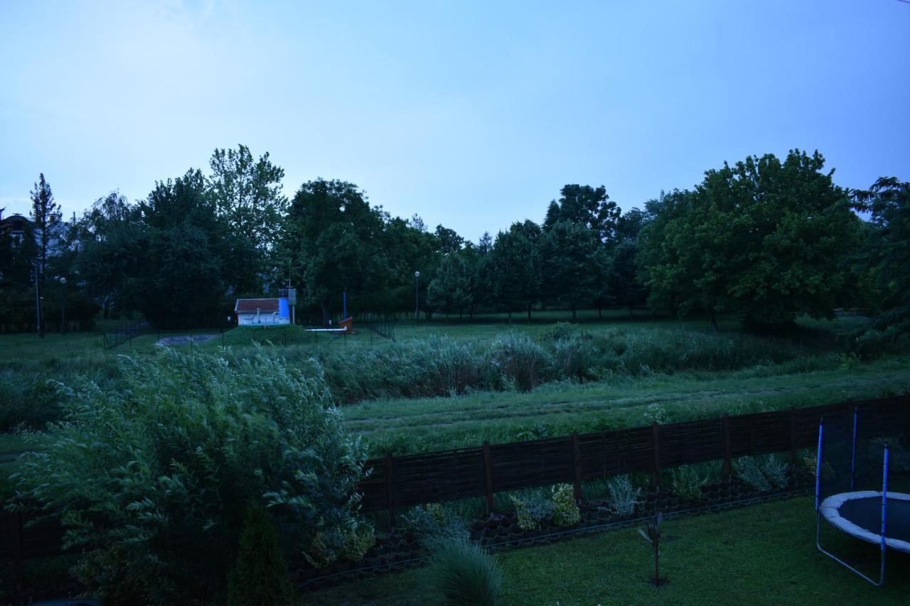 Lagom Apartman Gyula Exterior photo